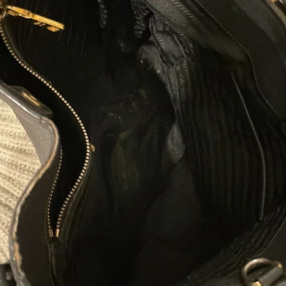COPY - PRADA PURSE PREVIOUSLY OWNED AND LOVED TO DEATH!! $300 only!!!!! - Picture 7 of 9